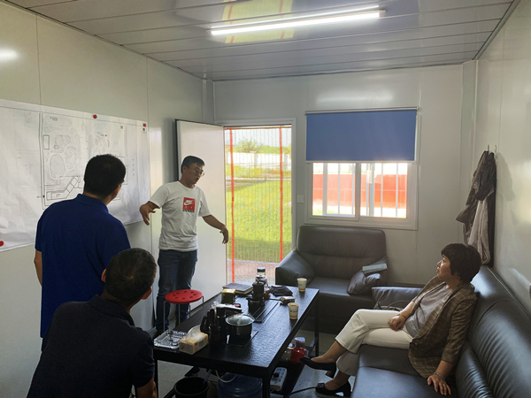 心系一線 情暖中秋——公司董事長盧曉嵐一行調(diào)研慰問絲綢之路風情城二期南區(qū)項目